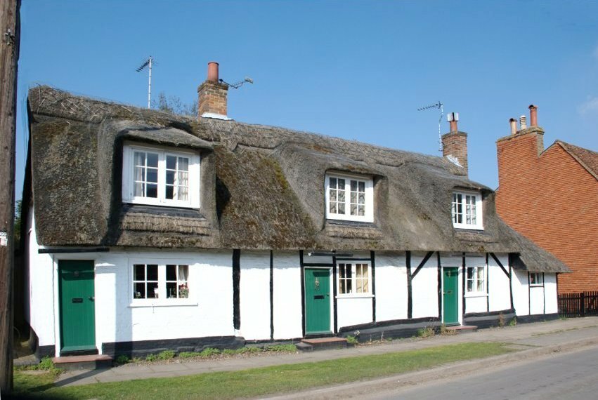 Thatched Terraced Cottages, Aldbury, Hertfordshire, England, Great Britain