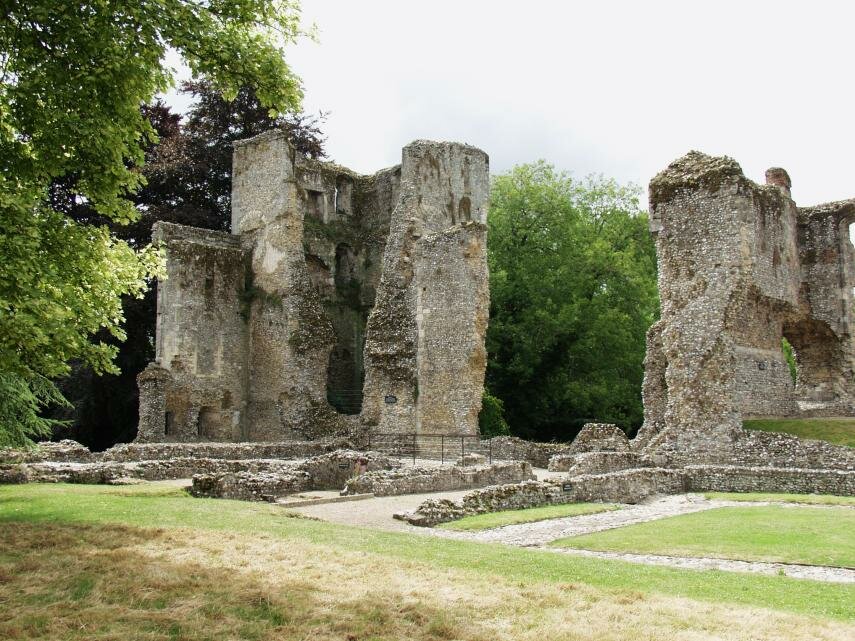 Photgraph of the Bishop's Palace ruins, Bishops Waltham, Hampshire