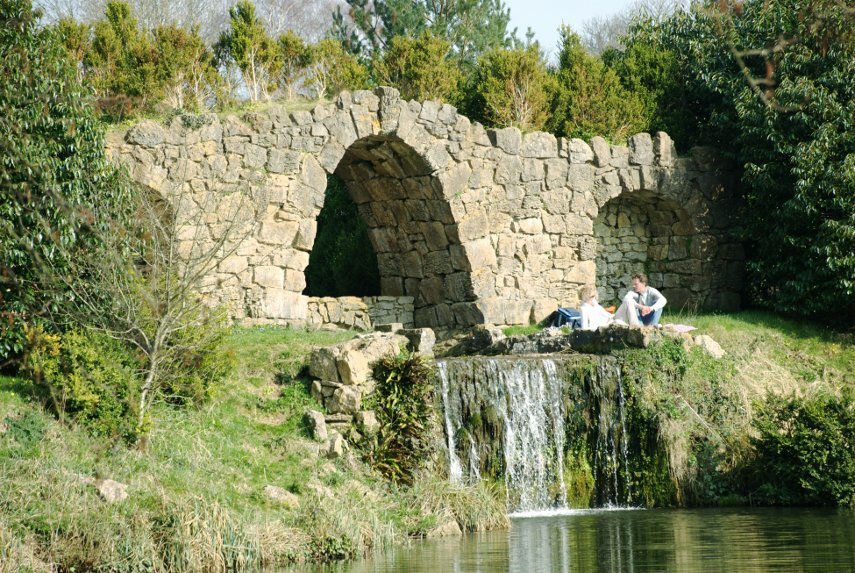 The Cascade between the Eleven Acre Lake and the Octagon Lake, Stowe Gardens, Buckingham, Buckinghamshire, England, Great Britain