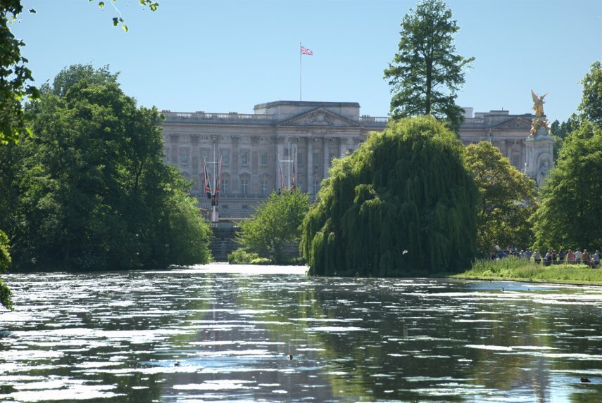 St. James's Park Lake and Buckingham Palace, London, England, Great Britain